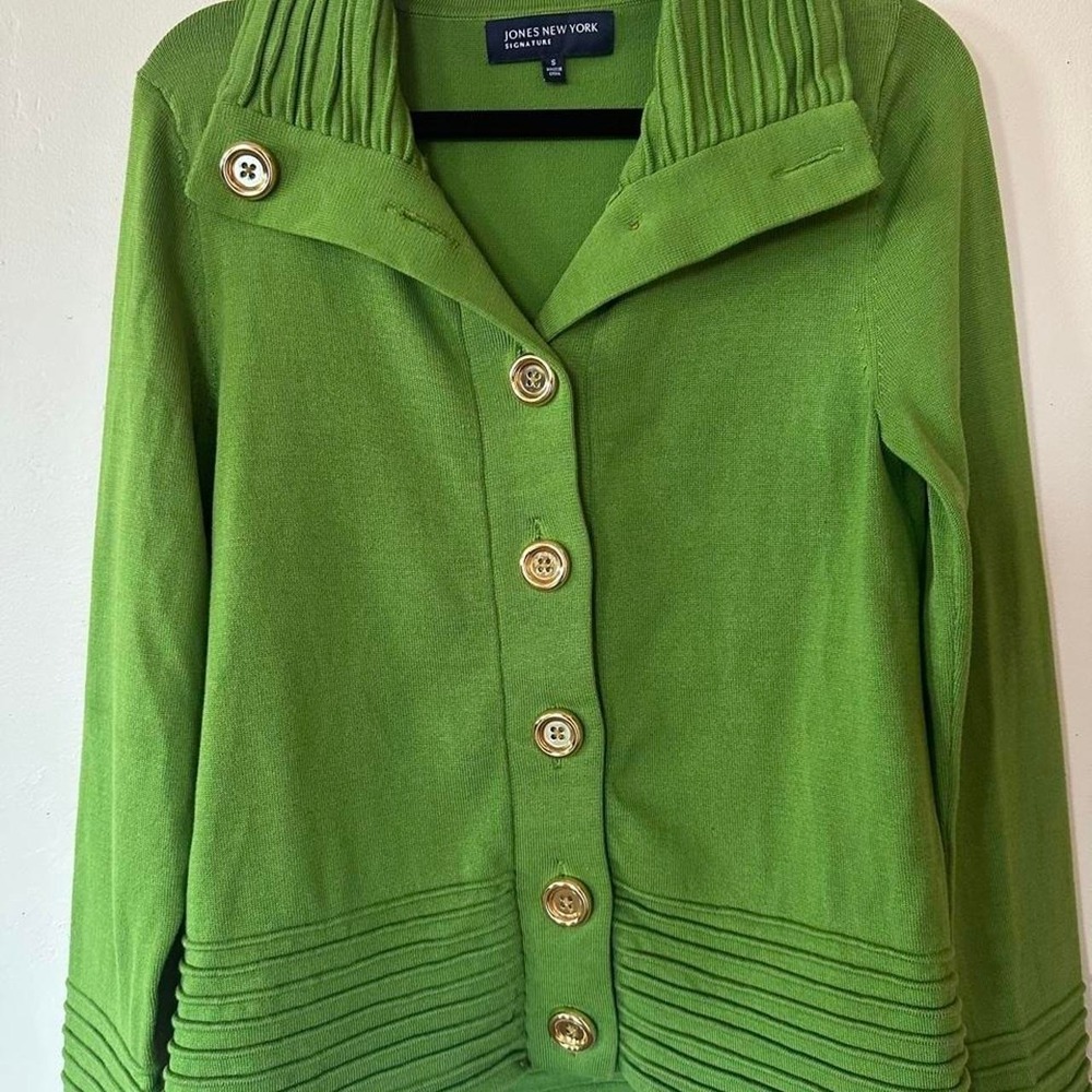 Jones New York green cardigan with gold buttons and ruched detailing, size S'